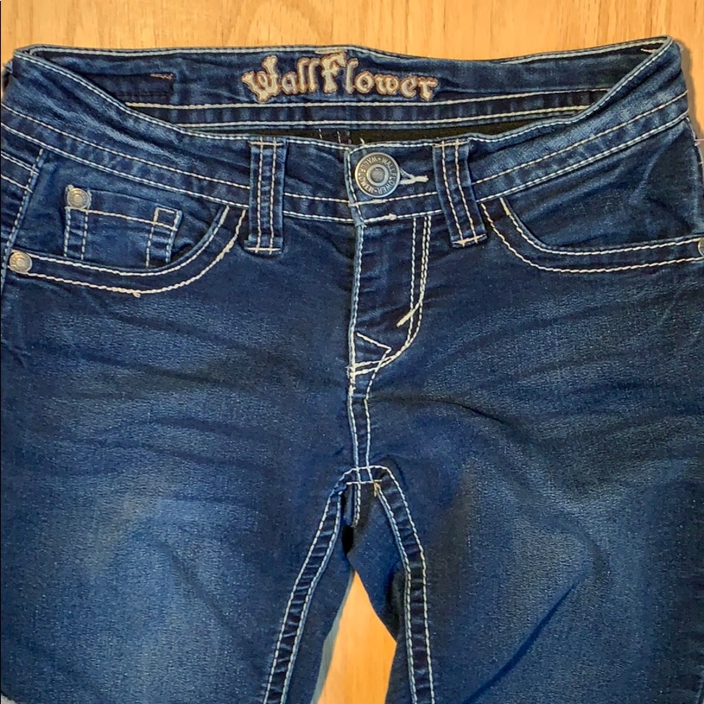 Woman’s wallflower jeans